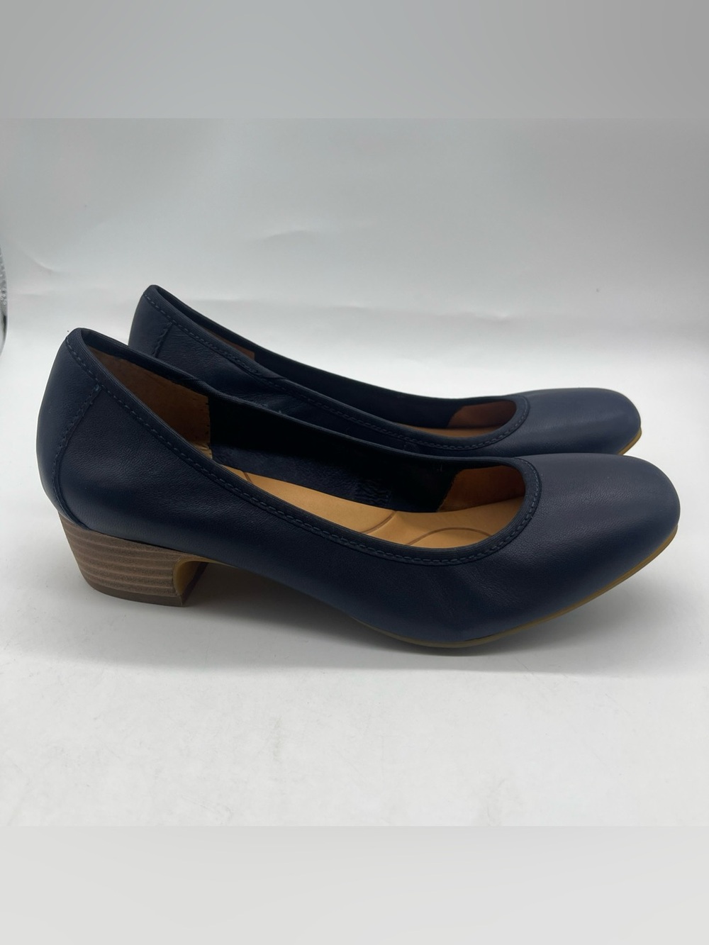 Born Women's Pump Sz 7.5 M Low Block Heel Slip On Navy Blue Leather